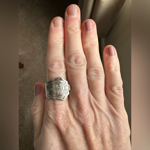 “Robbie” Spoon Ring - Picture 6 of 15